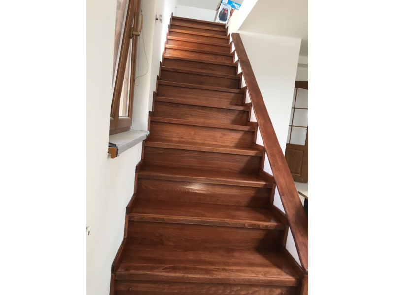 Montáž dubového schodiště 